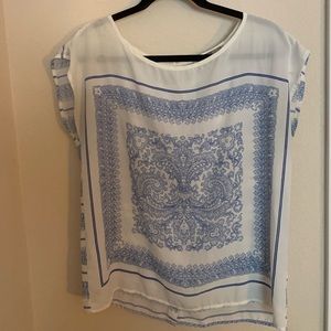 Professional-wear armless tunic/blouse